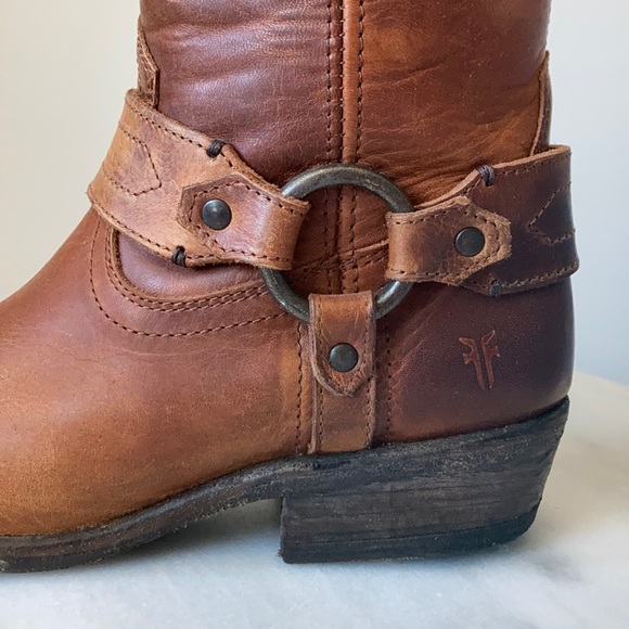 NWT FRYE CARSON HARNESS COGNAC TALL BOOTS SIZE 7M